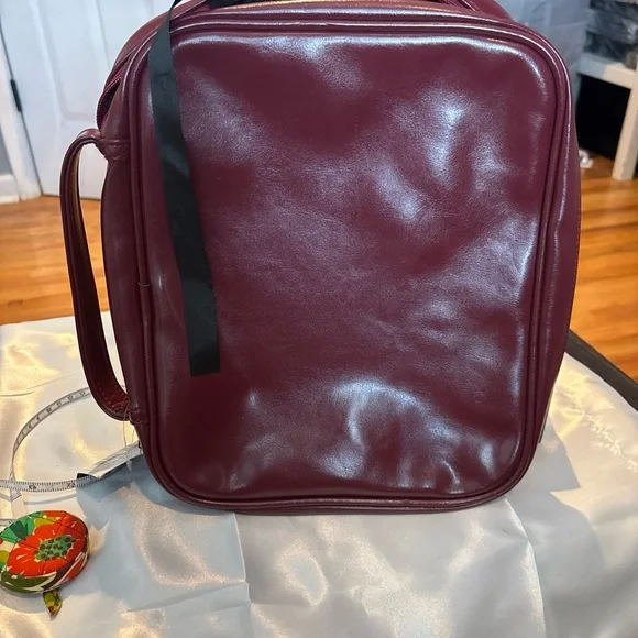 Elegant Red Bible Cover - Picture 1 of 8